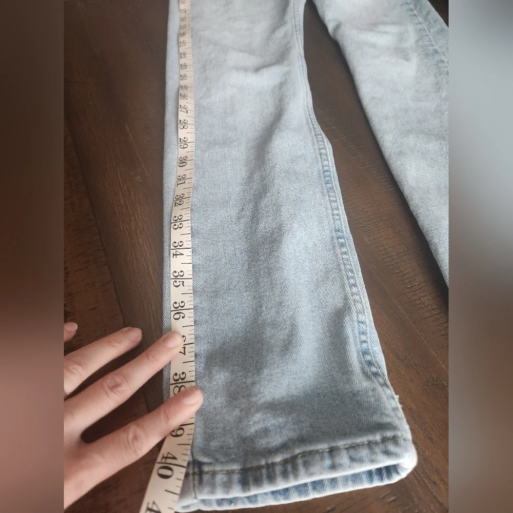 Gorgeous Light Wash Levi's Straight W28 L32